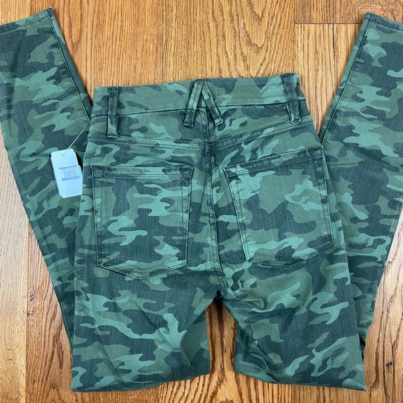 Good American Good Waist jeans, Camo Print, NWT, size 0/25 - Picture 4 of 6